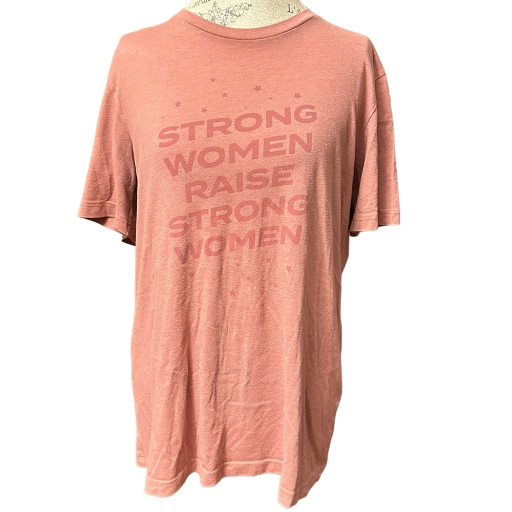 Scary Mommy Size Large Strong Women Raise Strong Women Tee